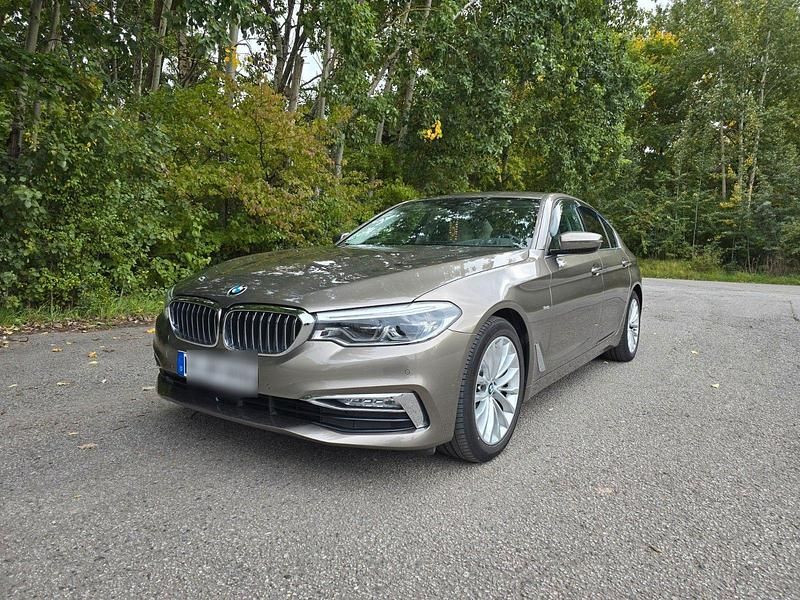 Braun Gebraucht 2017 BMW 530 Sport Line Limousine | 30.890 € (Fairer Preis) - Bild 1/4