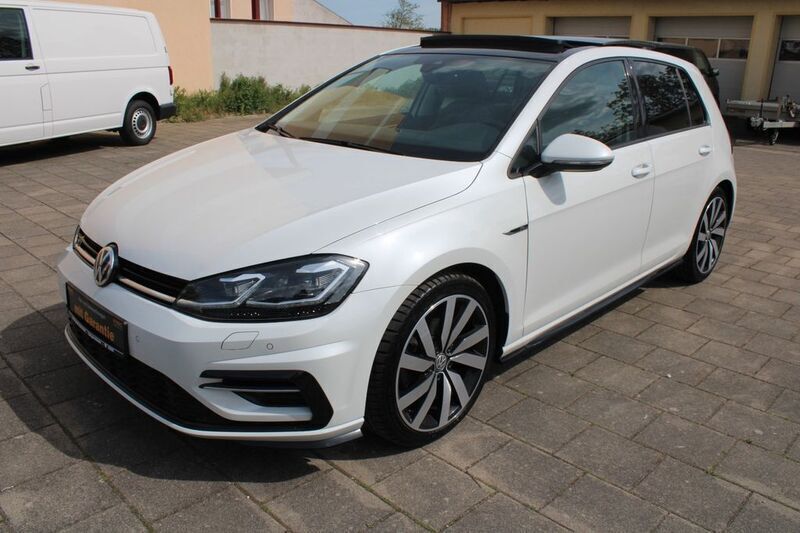 Weiß Gebraucht 2017 VW Golf VII Highline Limousine | 18.990 € (Teuer) - Bild 1/4