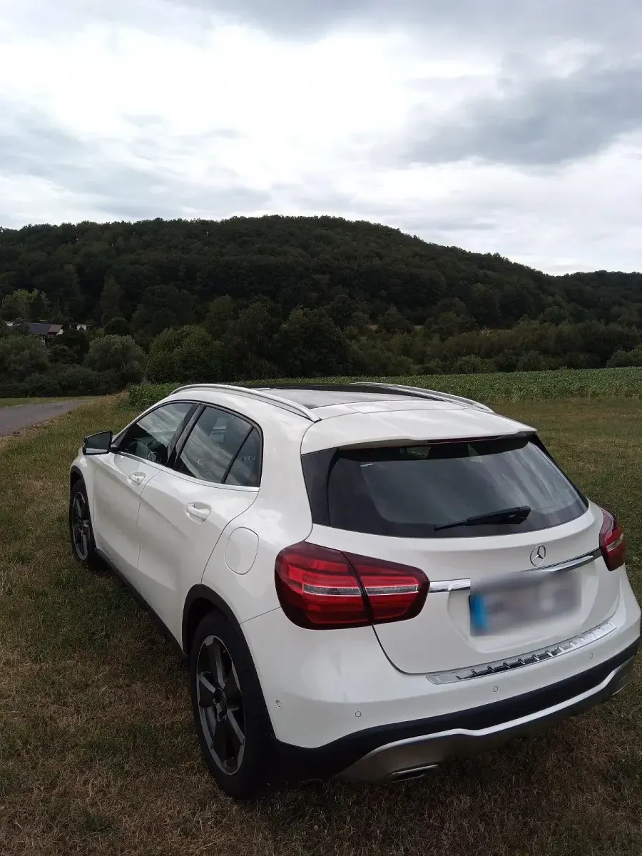 Gebraucht Mercedes GLA200 Urban 156 PS (114 kW) 2017 Weiß SUV