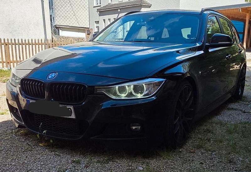 Schwarz Gebraucht 2014 BMW 330 Performance Kombi | 13.990 € (Fairer Preis) - Bild 1/4