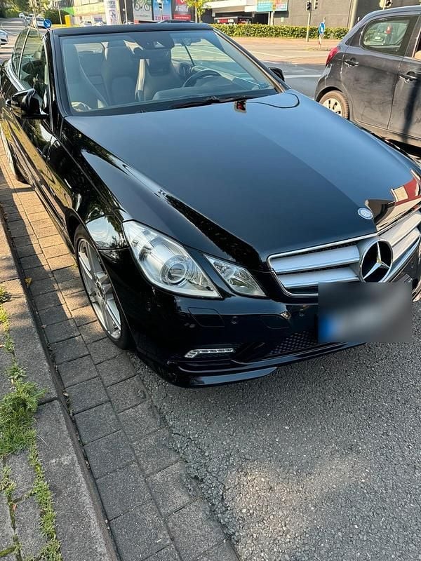 Gebraucht Mercedes E200 AMG 184 PS (135 kW) 2011 Schwarz Cabrio