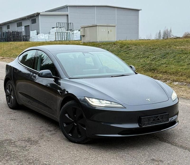 Neu Tesla Model 3 Long Range RWD 224 kW (305 PS) 2025 Grau Limousine