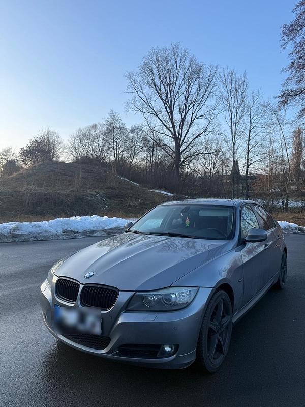 Gebraucht BMW 325 280 PS (205 kW) 2010 Grau Limousine