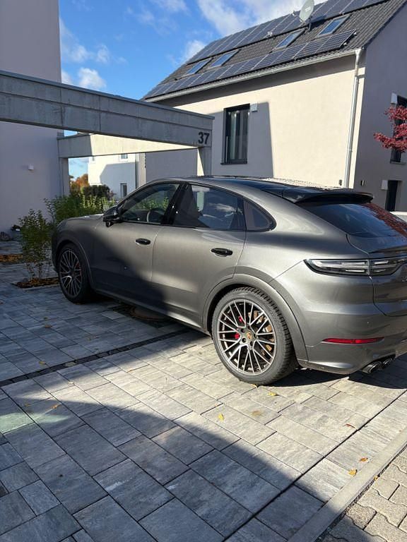 Grau Gebraucht 2022 Porsche Cayenne GTS SUV | 105.000 € - Bild 1/4