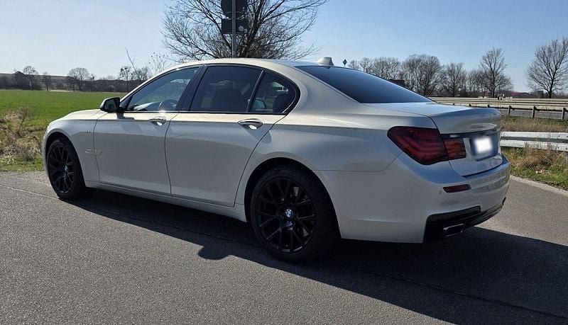 Gebraucht BMW 750 M Performance 381 PS (280 kW) 2013 Silber Limousine