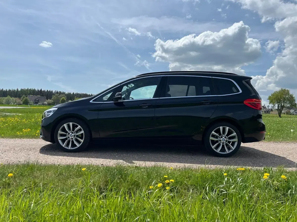 Gebraucht BMW 220 Gran Tourer Sport Line 192 PS (141 kW) 2015 Schwarz Van / Kleinbus