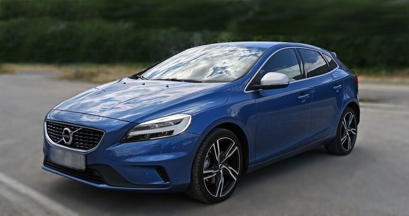 Blau Gebraucht 2017 Volvo V40 R-Design Kombi | 17.000 € (Fairer Preis) - Bild 1/4