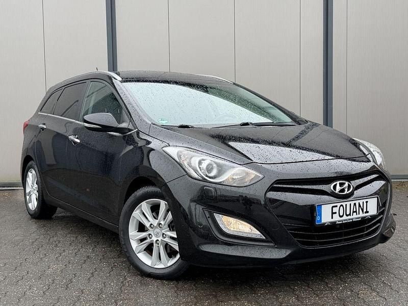 Gebraucht Hyundai i30 Style 128 PS (94 kW) 2012 Schwarz Limousine