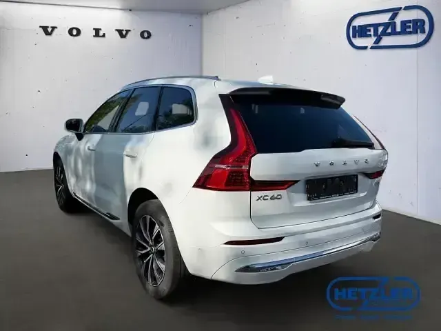 Gebraucht Volvo XC60 Plus 190 PS (139 kW) 2023 Crystal white / metallic SUV