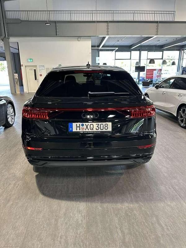 Second-hand Audi Q8 340 CP (250 kW) 2023 Negru SUV