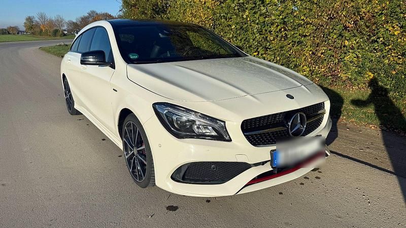 Weiß Gebraucht 2016 Mercedes CLA250 Shooting Brake AMG Kombi | 22.500 € (Fairer Preis) - Bild 1/4
