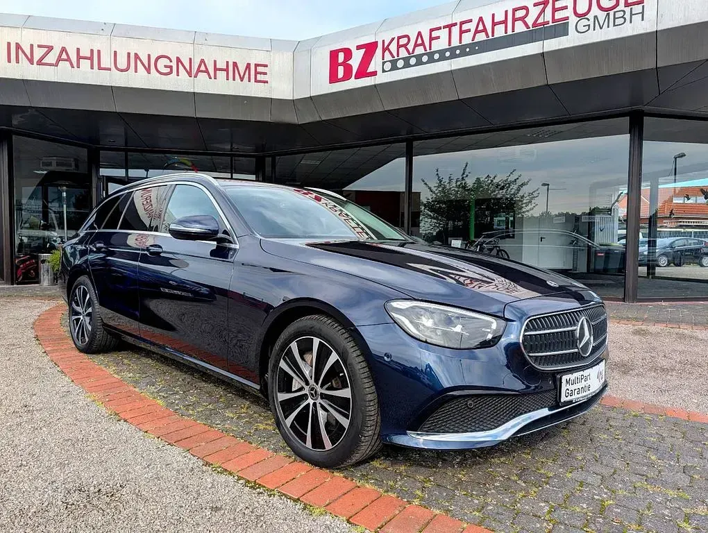 Gebraucht Mercedes E300 Avantgarde 306 PS (225 kW) 2022 Blau Kombi