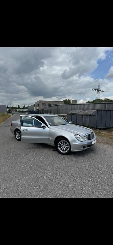 Gebraucht Mercedes E200 Elegance 122 PS (89 kW) 2002 Grau Limousine