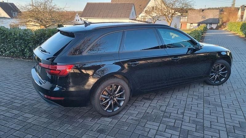 Gebraucht Audi A4 150 PS (110 kW) 2016 Schwarz Kombi