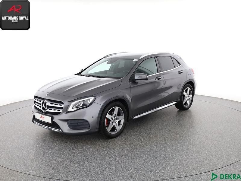 Grau Gebraucht 2020 Mercedes GLA200 AMG SUV | 27.880 € (Fairer Preis) - Bild 1/4
