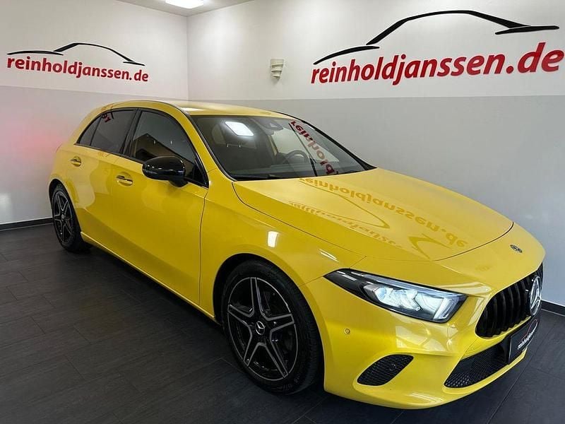 Gelb Gebraucht 2020 Mercedes A220 AMG Limousine | 24.990 € (Fairer Preis) - Bild 1/4