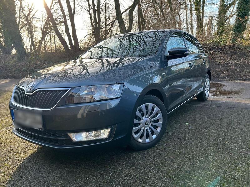 Grau Gebraucht 2017 Skoda Rapid Drive Limousine | 11.250 € (Fairer Preis) - Bild 1/4