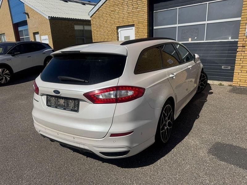 Używany Ford Mondeo ST-Line 160 KM (117 kW) 2017 Biały Sedan/Limuzyna