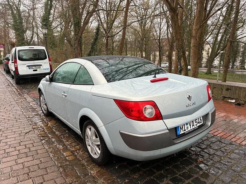 Gebraucht Renault Mégane Cabriolet Dynamique 113 PS (83 kW) 2004 Grau Cabrio