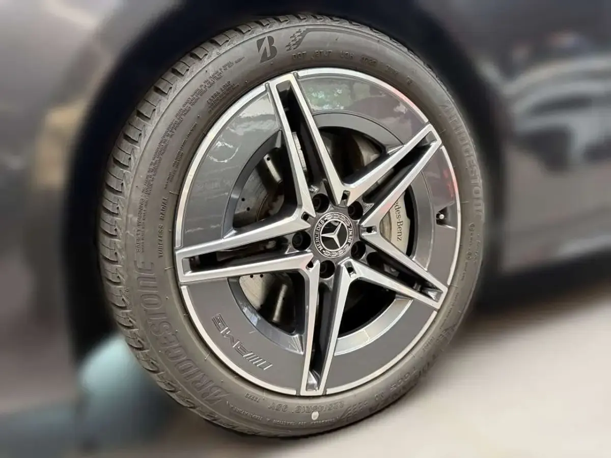 Gebraucht Mercedes C200 AMG 204 PS (150 kW) 2025 Grau Limousine