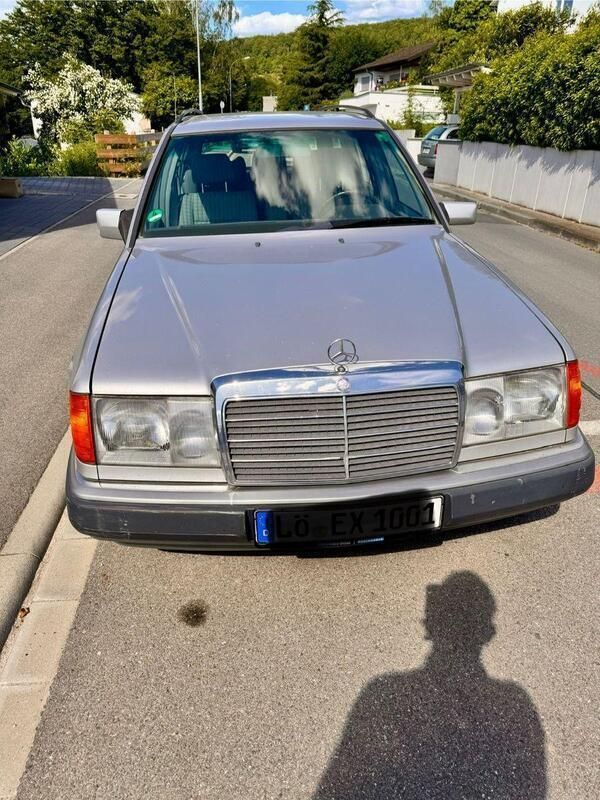 Silber Gebraucht 1993 Mercedes 200 Kombi | 3.950 € - Bild 1/4