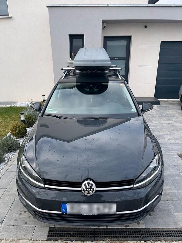 Grau Gebraucht 2019 VW Golf VII Kombi | 14.850 € (Fairer Preis) - Bild 1/4