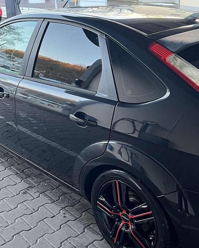 Gebraucht Ford Focus Viva 101 PS (74 kW) 2011 Limousine