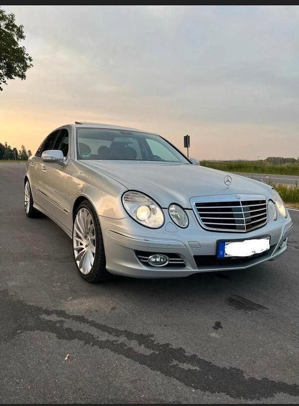 Gebraucht Mercedes E300 211 PS (155 kW) 2008 Blau Limousine