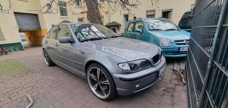 Grau Gebraucht 2004 BMW 330 Limousine | 2.750 € (Etwas zu teuer) - Bild 1/4