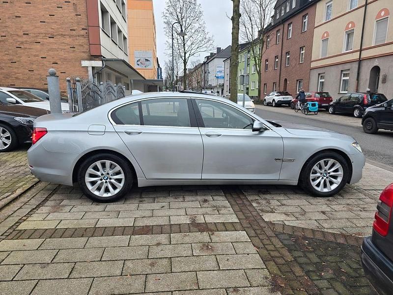 Gebraucht BMW 750 Comfort Edition 381 PS (280 kW) 2013 Glaciersilber metallic (metallic) Limousine