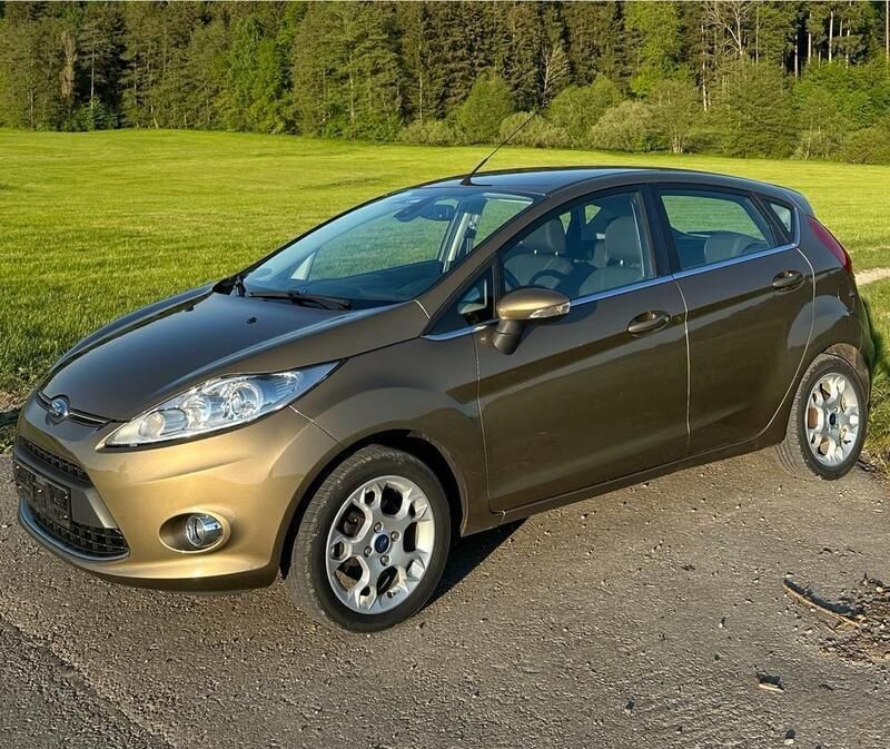 Braun Gebraucht 2012 Ford Fiesta Kleinwagen | 5.950 € (Fairer Preis) - Bild 1/4