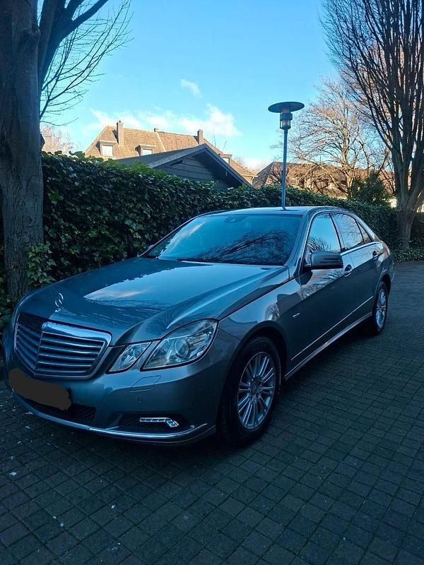 Gebraucht Mercedes E250 204 PS (150 kW) 2009 Grau Limousine