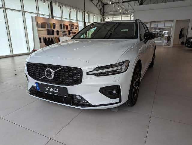 Gebraucht Volvo V60 145 PS (106 kW) 2024 Kombi