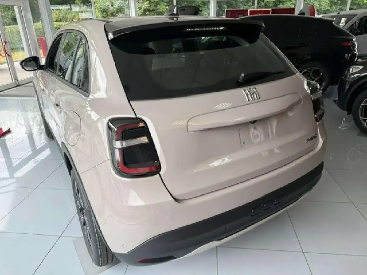 Neu Fiat 600 Icon 101 PS (74 kW) 2026 Cappuchino SUV