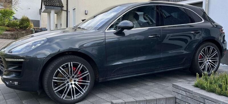 Grau Gebraucht 2017 Porsche Macan GTS Sport SUV | 38.500 € (Fairer Preis) - Bild 1/4