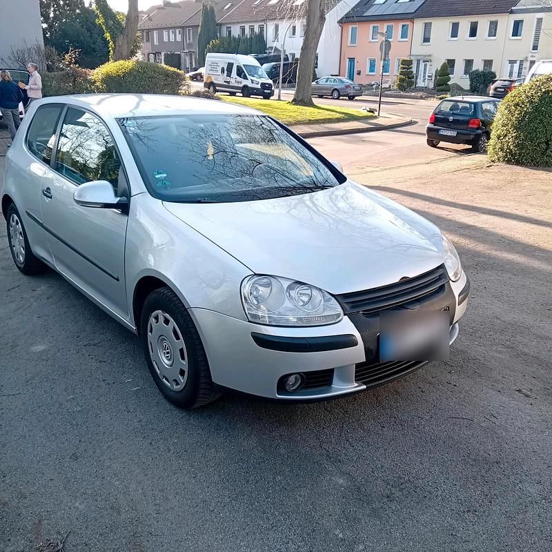 Gebraucht VW Golf V 105 PS (77 kW) 2005 Silber Kleinwagen
