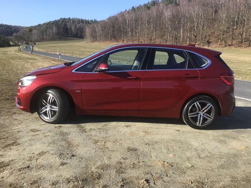 Gebraucht BMW 220 Active Tourer 192 PS (141 kW) 2015 Rot Van / Kleinbus
