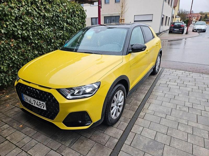 Gebraucht Audi A1 Comfort 95 PS (69 kW) 2023 Gelb SUV