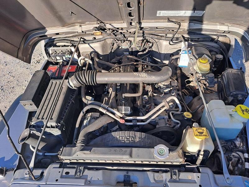 Gebraucht Jeep Wrangler Sport 177 PS (130 kW) 2000 Silber SUV