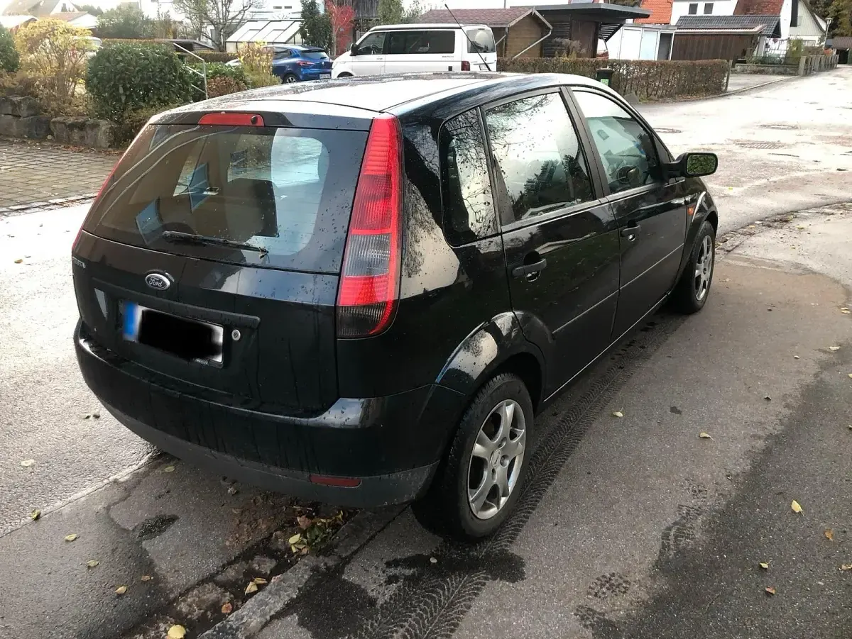 Gebraucht Ford Fiesta 70 PS (51 kW) 2004 Schwarz Kleinwagen