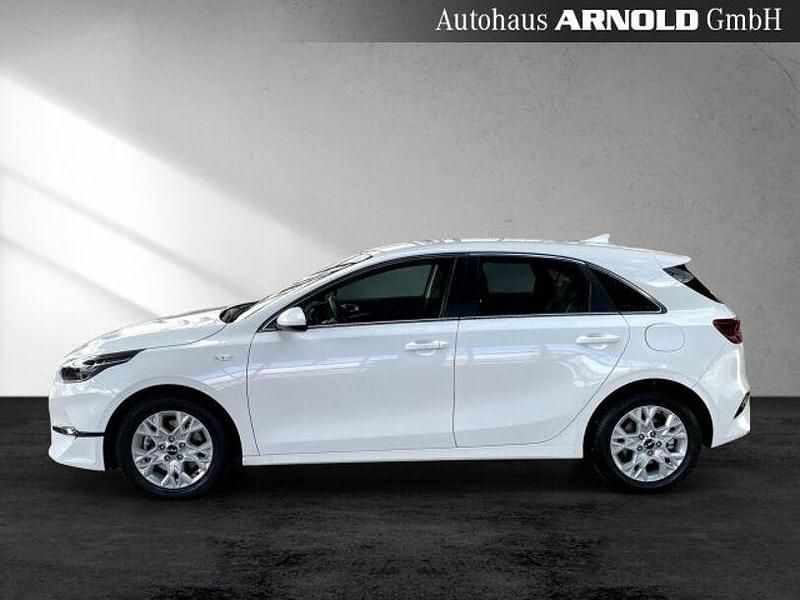 Gebraucht Kia Ceed Comfort 140 PS (102 kW) 2025 Deluxeweiß Kleinwagen