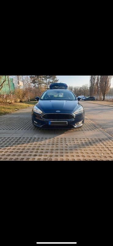 Blau Gebraucht 2015 Ford Focus Kombi | 4.000 € (Superpreis) - Bild 1/4