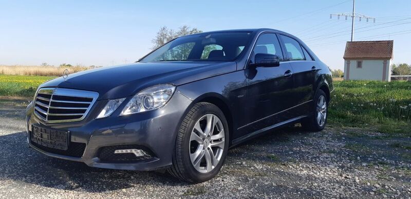 Grau Gebraucht 2010 Mercedes E220 Avantgarde Limousine | 12.999 € (Teuer) - Bild 1/4