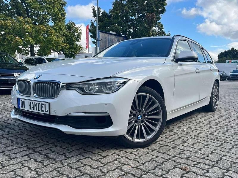 Mineralweiss Gebraucht 2019 BMW 320 Luxury Line Kombi | 19.499 € (Guter Preis) - Bild 1/4