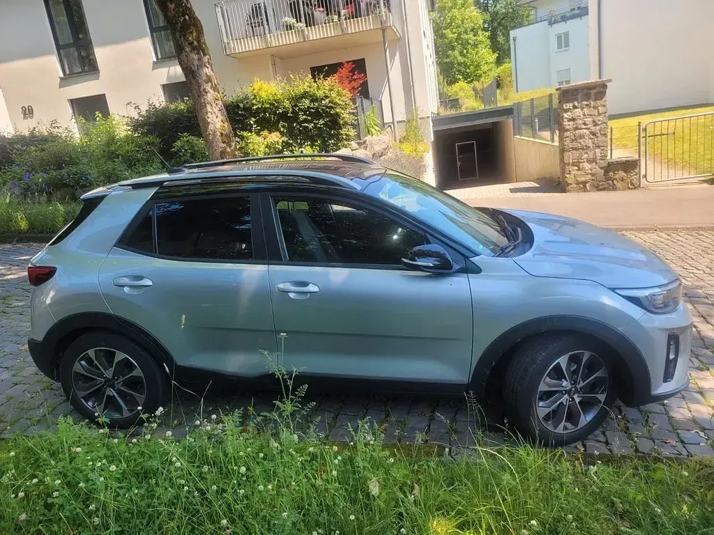 Gebraucht Kia Stonic Vision 120 PS (88 kW) 2018 Silber SUV