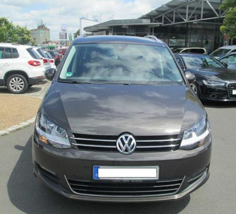 Braun Gebraucht 2015 VW Sharan Trendline Van / Kleinbus | 16.999 € (Etwas zu teuer) - Bild 1/4