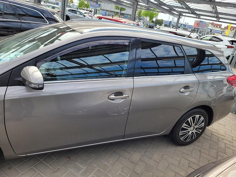 Braun Gebraucht 2014 Toyota Auris Kombi | 13.500 € (Fairer Preis) - Bild 1/4