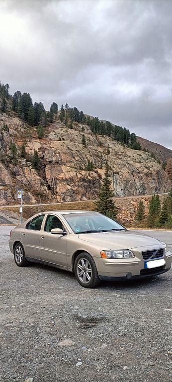 Gold Gebraucht 2004 Volvo S60 Kinetic Limousine | 4.000 € (Fairer Preis) - Bild 1/4