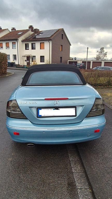 Gebraucht Mercedes CLK320 224 PS (164 kW) 2003 Blau Cabrio