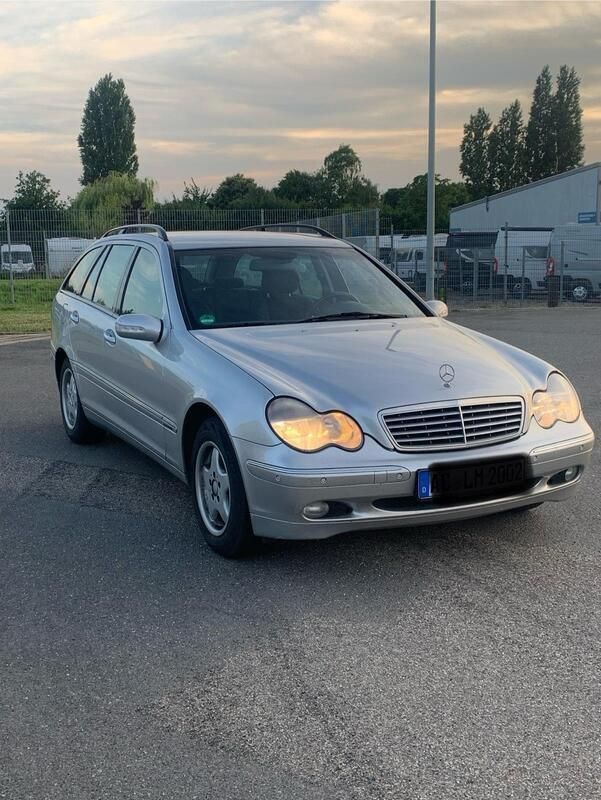 Silber Gebraucht 2002 Mercedes C220 Elegance Kombi | 6.999 € - Bild 1/4